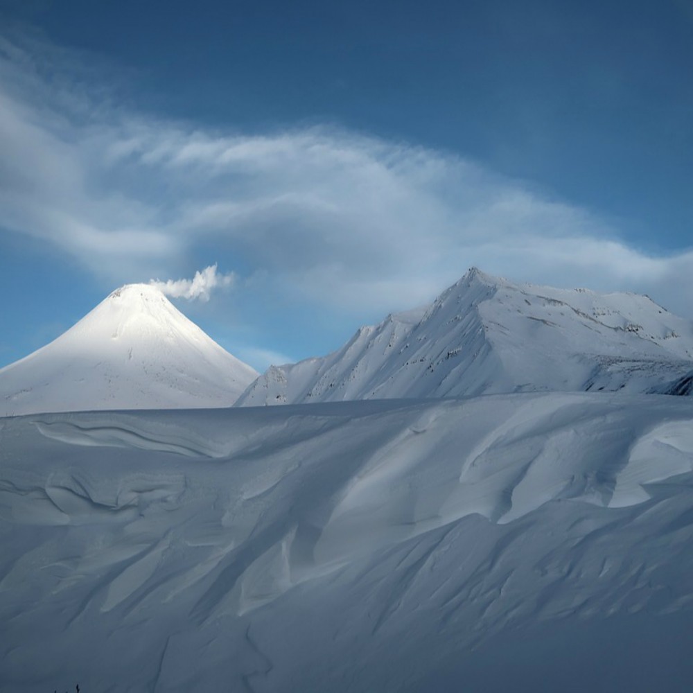 反驳否认安拉升上和高属性的谬论。